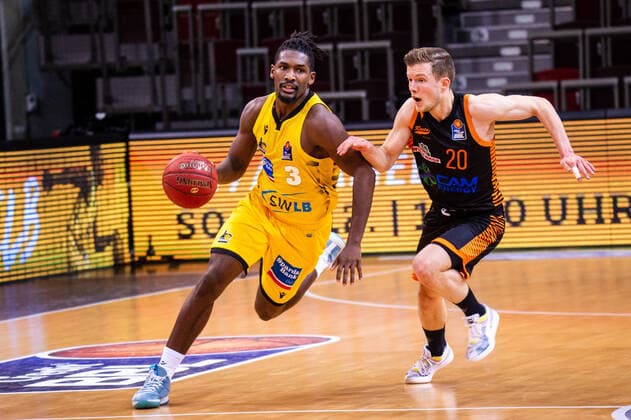 Jaleen Smith MHP RIESEN Ludwigsburg 3 Jannes Hundt Rasta Vechta 20 1 BASKETBALL Bundesliga MHP RIESEN Ludwigsburg Rasta Vechta on 19 12 2020 in Ludwigsburg MHPArena , Baden Wuerttemberg Ludwigsburg 19 12 20 Basketball , 19 12 2020, Ludwigsburg Germany xpxsdx