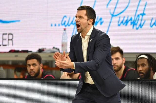 BAMBERG 19 12 2020 Basketball easycredit 1 Basketball Bundesliga 7 Matchday Brose Bamberg vs Telekom Baskets Bonn Igor Jovovic Headcoach Telekom Baskets Bonn cheers on his team Photo Hans Martin Issler isslerimages Brose Bamberg vs Telekom Baskets Bonn
