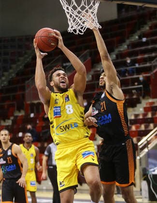 Ludwigsburg , Basketball easyCredit BBL Bundesliga , MHP RIESEN Ludwigsburg vs Rasta Vechta , from left Elias harris Riesen Jordan Barnett Vechta