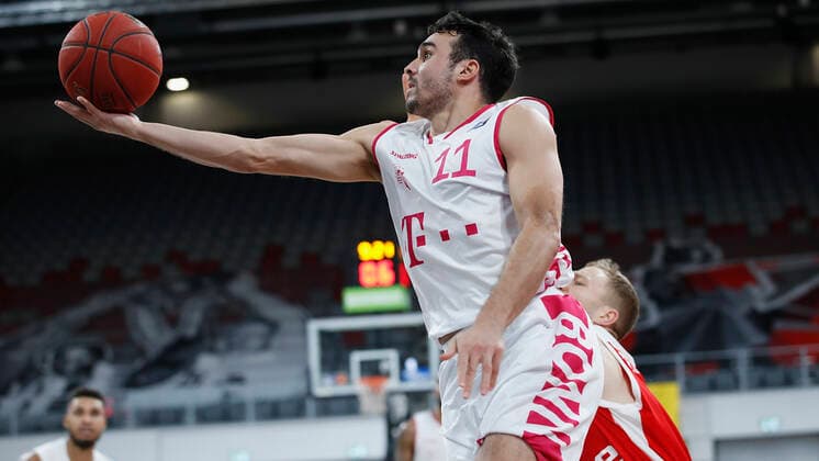 Germany, Bamberg, Brose Arena, 19 12 2020, emspor, emonline, despor, deonline, Brose Bamberg Telekom Baskets Bonn, Basketball, BBL Picture v li Anthony DiLeo Telekom Baskets Bonn and Christian Sengfelder Brose Bamberg Copyright: HMBxMedia xHeikoxBecker