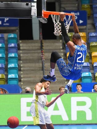 19 12 2020, xhbx, Basketball BBL Bundesliga, Frankfurt Skyliners medi Bayreuth emspor, v l Ryan Woolridge medi Bayreuth , Kamari Murphy Fraport Skyliners Frankfurt DFL DFB REGULATIONS PROHIBIT ANY USE OF PHOTOGRAPHS as IMAGE SEQUENCES and or QUASI VIDEO Frankfurt am Main