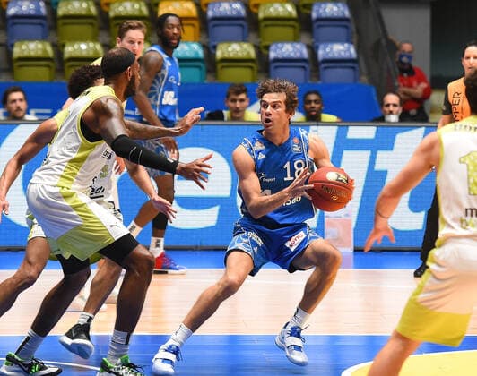 19 12 2020, xhbx, Basketball BBL Bundesliga, Frankfurt Skyliners medi Bayreuth emspor, v l Joe Rahon Fraport Skyliners Frankfurt DFL DFB REGULATIONS PROHIBIT ANY USE OF PHOTOGRAPHS as IMAGE SEQUENCES and or QUASI VIDEO Frankfurt am Main