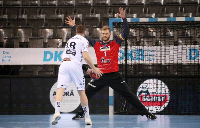 19 12 20 TVB Stuttgart THW Kiel Germany, Stuttgart, 19 12 2020, handball, DKB Bundesliga, season 2020 2021, TVB Stuttgart THW Kiel v l Niclas Ekberg THW Kiel , Johannes Bitter TVB Stuttgart