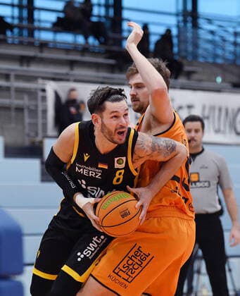 Basketball 2 Bundesliga 2020 2021 27 Spieltag 19 12 2020 wiha Panthers Schwenningen Tigers Tuebingen Enosch Wolf left, Tigers vs Robin Jorch right, Schwenningen.
