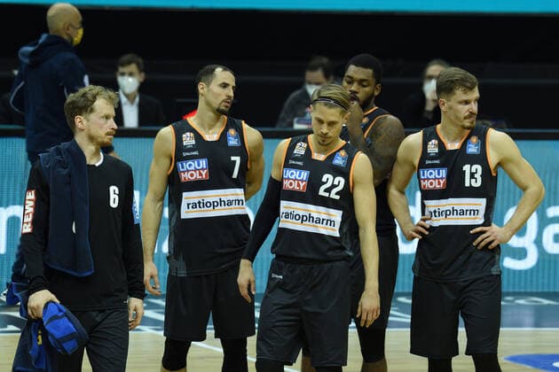 f l Per Guenther Ulm, John Petrucelli Ulm, Thomas Klepeisz Ulm, Andreas Obst Ulm, 19 12 2020, BBL, Alba Berlin vs Ratiopharm Ulm, at Mercedes Benz Arena, GER, Berlin, 19 12 2020, BBL, Alba vs Ulm Berlin Copyright: xUwexKoch xEibner-Pressefotox EP_ukh