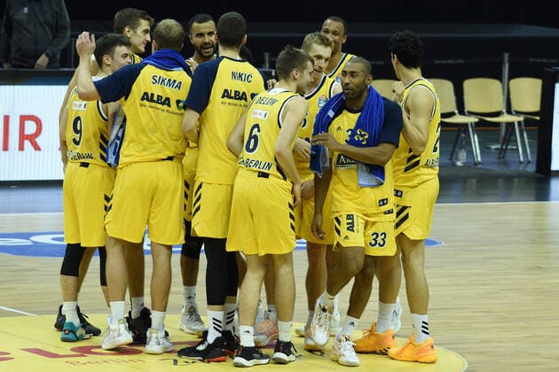 Victory joy at Alba, 19 12 2020, BBL, Alba Berlin vs Ratiopharm Ulm, at Mercedes Benz Arena, GER, Berlin, 19 12 2020, BBL, Alba vs Ulm Berlin Copyright: xUwexKoch xEibner-Pressefotox EP_ukh