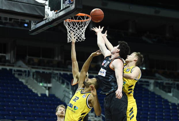 Basketball Berlin 19 12 2020 Season 2020 2021 easyCredit BBL 1 Bundesliga BBL Alba Berlin vs ratiopharm Ulm vl Johannes Thiemann 32 ALB , Nicolas Bretzel 17 Ulm , Tim Schneider 10 ALB