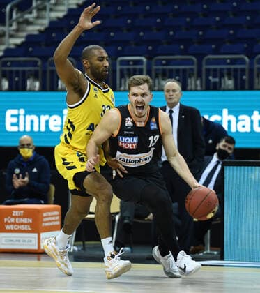 Basketball Berlin 19 12 2020 Season 2020 2021 easyCredit BBL 1 Bundesliga BBL Alba Berlin vs ratiopharm Ulm vl Johannes Thiemann 32 ALB , Andreas Obst 13 Ulm.