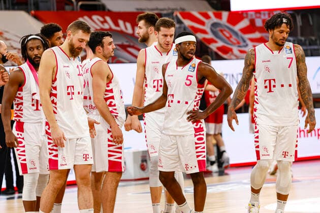 Disappointment at Bonn vlnr 02 Xavier Pollard Telekom Baskets Bonn 13 Deividas Gailus Telekom Baskets Bonn 11 Anthony DiLeo Telekom Baskets Bonn 21 Leon Kratzer Telekom Baskets Bonn 04 Strahinja Micovic Telekom Baskets Bonn 05 Josh Hagins Telekom Baskets Bonn 07 Chris Babb Telekom Baskets Bonn Brose Bamberg Telekom Baskets Bonn easyCredit BBL Basketball Bundesliga Basketball Saison 2020 21 7 Spieltag, 19 12 2020 Bamberg, Brose Arena ASV Author Number 4026335 Copyright: DanielxLöb