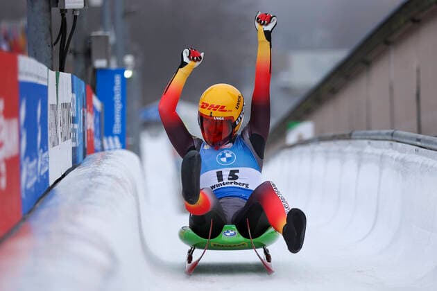 Bilder des Jahres 2020, Sport 12 Dezember Sport Bilder des Tages Rennrodel Weltcup BMW Sprint-Weltcup; Winterberg, 20.12.2020 Freude ueber Platz 1 im Damen-Sprint: Julia Taubitz (GER); Rennrodel Weltcup BMW Sprint-Weltcup am 20.12.20 in der Veltins-EisArena in Winterberg (Deutschland). *** Luge World Cup BMW Sprint World Cup Winterberg, 20 12 2020 Joy about place 1 in womens sprint Julia Taubitz GER Luge World Cup BMW Sprint World Cup on 20 12 20 in the Veltins EisArena in Winterberg Germany Copyright: xBEAUTIFULxSPORTS AxelxKohringx