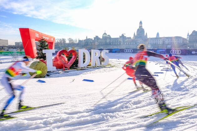 Bilder des Jahres 2020, Sport 12 Dezember COOP FIS Ski Langlauf Weltcup am 20.12.2020 am Elbufer in Dresden Sachsen. Teamsprint Herren. *** COOP FIS Cross Country Skiing World Cup on 20 12 2020 at the Elbufer in Dresden Saxony Team Sprint Men