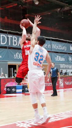 Germany, Wuerzburg, s Oliver Arena, 20 12 2020, emspor, emonline, despor, deonline, s Oliver Wuerzburg vs SYNTAINICS MBC, Basketball, BBL picture v li Tayler Persons s Oliver Wuerzburg and Roko Rogic MBC Copyright: HMBxMedia xHeikoxBecker