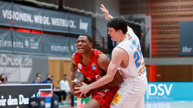 Germany, Wuerzburg, s Oliver Arena, 20 12 2020, emspor, emonline, despor, deonline, s Oliver Wuerzburg vs SYNTAINICS MBC, Basketball, BBL Picture v li Justin Sears s Oliver Wuerzburg and AJ Brodeur MBC Copyright: HMBxMedia xHeikoxBecker