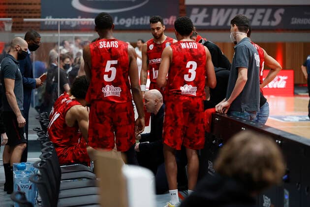 Germany, Wuerzburg, s Oliver Arena, 20 12 2020, emspor, emonline, despor, deonline, s Oliver Wuerzburg vs SYNTAINICS MBC, Basketball, BBL picture v li timeout with head coach Denis Wucherer s Oliver Wuerzburg Copyright: HMBxMedia xHeikoxBecker