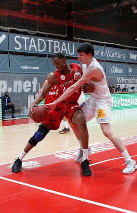 Germany, Wuerzburg, s Oliver Arena, 20 12 2020, emspor, emonline, despor, deonline, s Oliver Wuerzburg vs SYNTAINICS MBC, Basketball, BBL Picture v li Justin Sears s Oliver Wuerzburg and AJ Brodeur MBC Copyright: HMBxMedia xHeikoxBecker