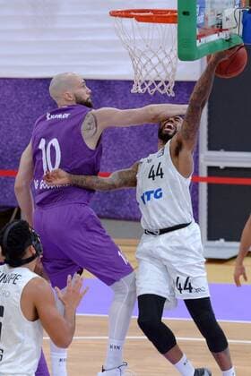 Bryce Taylor Hamburg Towers at the basket Dennis Kramer BG Goettingen L , GER, Basketball, Bundesliga, BBL, BG Goettingen Hamburg Towers, 20 12 2020, Basketball, Bundesliga, BBL, BG Goettingen Hamburg Towers, 20 12 2020 Goettingen Copyright: xSippel xEibner-Pressefotox EP_rsl