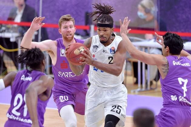 Terry Allen Hamburg Towers on the ball , Will Rayman BG Goettingen L , GER, Basketball, Bundesliga, BBL, BG Goettingen Hamburg Towers, 20 12 2020, Basketball, Bundesliga, BBL, BG Goettingen Hamburg Towers, 20 12 2020 Goettingen Copyright: xSippel xEibner-Pressefotox EP_rsl