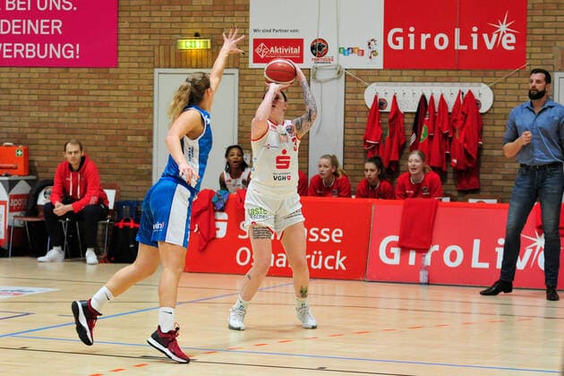 Basketball DBBL 08 Matchday GiroLive Panthers Osnabrück SNP BasCats USC Heidelberg on 20 12 2020 in the OSC Hall in Osnabrück Samantha Führing Osnabrück in a duel with Alica Moravikova Heidelberg BK