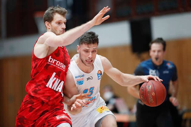 Germany, Wuerzburg, s Oliver Arena, 20 12 2020, emspor, emonline, despor, deonline, s Oliver Wuerzburg vs SYNTAINICS MBC, Basketball, BBL Picture from left Florian Koch s Oliver Wuerzburg and Michal Michalak MBC Copyright: HMBxMedia xHeikoxBecker