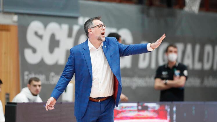 Germany, Wuerzburg, s Oliver Arena, 20 12 2020, emspor, emonline, despor, deonline, s Oliver Wuerzburg vs SYNTAINICS MBC, Basketball, BBL picture v li Head Coach Silvano Poropat MBC Copyright: HMBxMedia xHeikoxBecker