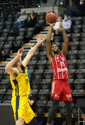 GER, Basketball, EWE Baskets Oldenburg vs FC Bayern Munich 20 12 2020, EWE Arena, Oldenburg, GER, easy Credit BBL, EWE Baskets Oldenburg vs FC Bayern Munich, in picture JaJuan JOHNSON FC Bayern Munich 25 Nathan BOOTHE EWE Baskets Oldenburg 45 nordphotoxRojahn nph00310