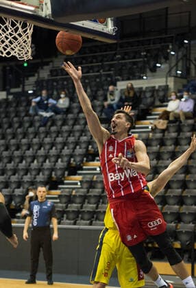 GER, Basketball, EWE Baskets Oldenburg vs FC Bayern Munich 20 12 2020, EWE Arena, Oldenburg, GER, easy Credit BBL, EWE Baskets Oldenburg vs FC Bayern Munich, in picture Nihad DJEDOVIC FC Bayern Munich 14 Keith HORNSBY EWE Baskets Oldenburg 4 nordphotoxRojahn nph00310