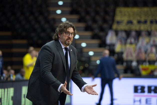 GER, Basketball, EWE Baskets Oldenburg vs FC Bayern Munich 20 12 2020, EWE Arena, Oldenburg, GER, easy Credit BBL, EWE Baskets Oldenburg vs FC Bayern Munich, in picture Andrea TRINCHIERI FC Bayern Munich Headcoach Trainer nordphotoxRojahn nph00310