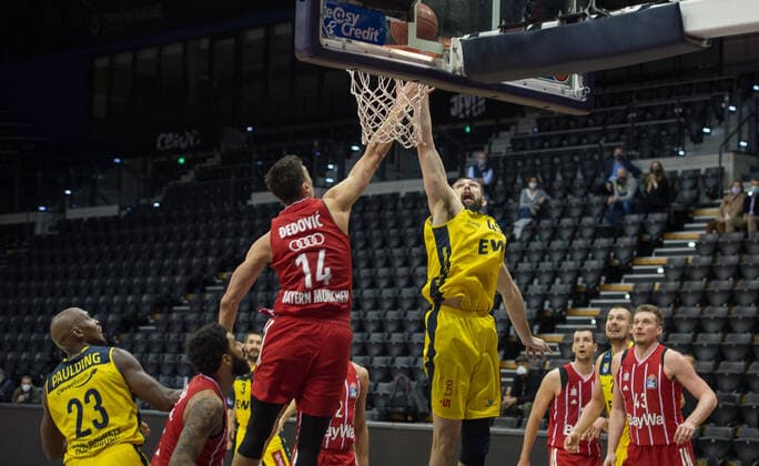 GER, Basketball, EWE Baskets Oldenburg vs FC Bayern Munich 20 12 2020, EWE Arena, Oldenburg, GER, easy Credit BBL, EWE Baskets Oldenburg vs FC Bayern Munich, in picture Nathan BOOTHE EWE Baskets Oldenburg 45 Nihad DJEDOVIC FC Bayern Munich 14 nordphotoxRojahn nph00310