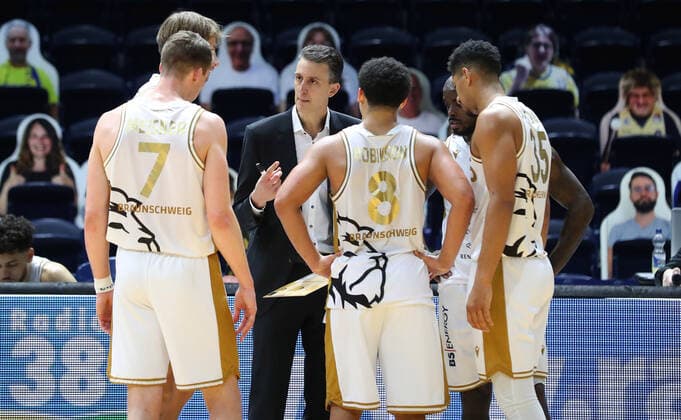 Löwen Braunschweig vs Crailsheim, BBL Braunschweig, 20 12 2020, BASKETBALL easyCredit BBL Basketball Bundesliga, Löwen Braunschweig vs HAKRO Merlins Crailsheim, 2020 season 21 head coach Pete Strobl Löwen Braunschweig Braunschweig.