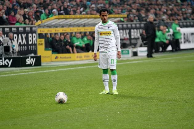 Moenchengladbach, Germany 07 December 2013 1 BL 13 14 Borussia Moenchengladbach vs FC Schalke 04 Raffael Gladbach taking a free kick Action Single frame free kick with ball 1 BL 13 14 Borussia Moenchengladbach vs FC Schalke 04 uh
