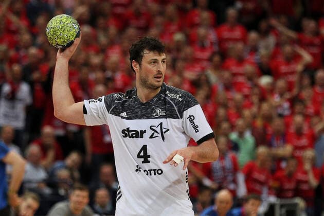 Hamburg, Germany 09 April 2017 REWE Final Four 16 17 THW Kiel vs SG Flensburg Handewitt Domagoj Duvnjak THW Kiel, 4 action single image with ball landscape REWE Final Four 16 17 THW Kiel vs SG Flensburg Handewitt mkra