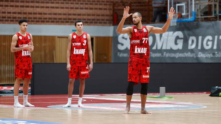 Germany, Wuerzburg, s Oliver Arena, 20 12 2020, emspor, emonline, despor, deonline, s Oliver Wuerzburg vs SYNTAINICS MBC, Basketball, BBL picture from left Joshua Obiesie s Oliver Wuerzburg , Tyson Ward s Oliver Wuerzburg and Alex King s Oliver Wuerzburg Copyright: HMBxMedia xHeikoxBecker