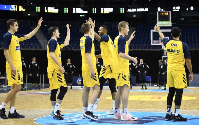 Basketball Berlin 19 12 2020 Season 2020 2021 easyCredit BBL 1 Bundesliga BBL Alba Berlin vs ratiopharm Ulm vl Tim Schneider 10 ALB , Jonas Mattisseck 9 ALB , Malte Delow 6 ALB , Johannes Thiemann 32 ALB , Niels Giffey 5 ALB and Peyton Siva 3 ALB