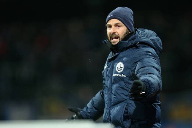 Koeln, Germany 22 January 2016 3 Liga 15 16 Fortuna Koeln vs Hansa Rostock Christian Brand Trainer Hansa Rostock dissatisfied disappointed dejected frustrated, landscape, single image 3 Liga 15 16 Fortuna Koeln vs Hansa Rostock db