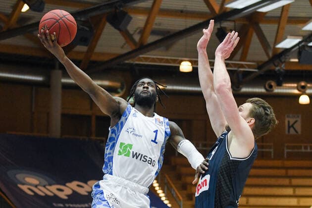 Matt Mobley Fraport Skyliners at the basket against Fabian Bleck HAKRO Merlins Crailsheim , GER, HAKRO Merlins Crailsheim vs Fraport Skyliners Frankfurt, 22 12 2020, 8 Spieltag easycredit Basketball Bundesliga, Spielzeit 2020 2021 GER, HAKRO Merlins Crailsheim vs Fraport Skyliners Frankfurt, 22 12 2020, 8 Spieltag easycredit Basketball Bundesliga, Spielzeit 2020 2021 Crailsheim Copyright: xMemmlerx Eibner-Pressefotox EP_mmr