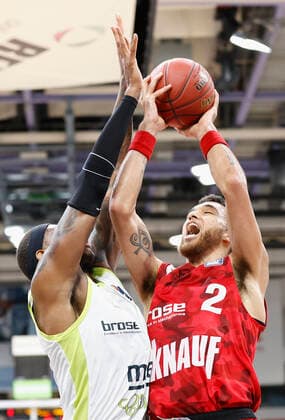 Germany, Bayreuth, Oberfrankenhalle, 22 12 2020, emspor, emonline, despor, deonline, medi bayreuth vs s Oliver Wuerzburg, Basketball, BBL picture f li Dererk Pardon medi bayreuth and Brekkott Chapman s Oliver Wuerzburg Copyright: HMBxMedia xHeikoxBecker
