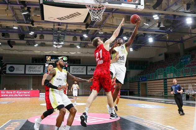 8 Matchday of the easyCredit BBL Basketball Bundesliga at Oberfrankenhalle in Bayreuth Season 2020 2021 Medi Bayreuth vs s Oliver Würzburg Frank Bartley Medi Bayreuth 24 right Florian Koch s Oliver Würzburg 21 left