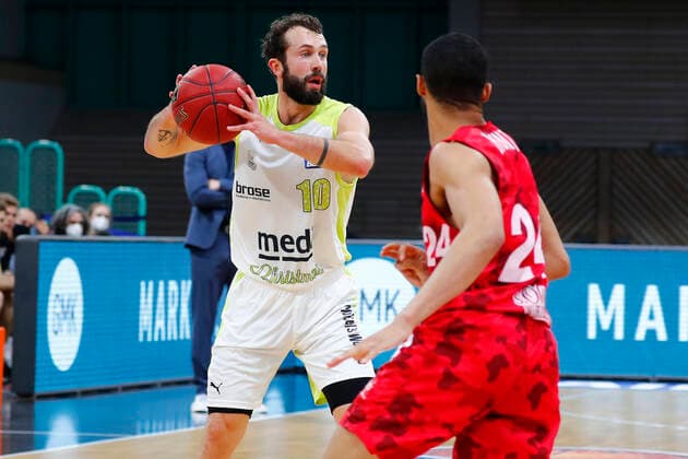 8 Matchday of the easyCredit BBL Basketball Bundesliga at the Oberfrankenhalle in Bayreuth Season 2020 2021 Medi Bayreuth vs s Oliver Würzburg Bastian Doreth Medi Bayreuth 10