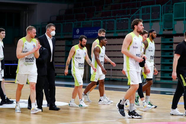8 matchday of the easyCredit BBL Basketball Bundesliga at the Oberfrankenhalle in Bayreuth season 2020 2021 Medi Bayreuth vs s Oliver Würzburg Medi Bayreuth players after the game