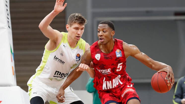 Germany, Bayreuth, Oberfrankenhalle, 22 12 2020, emspor, emonline, despor, deonline, medi bayreuth vs s Oliver Wuerzburg, Basketball, BBL Picture f li Andreas Seiferth medi bayreuth and Justin Sears s Oliver Wuerzburg Copyright: HMBxMedia xHeikoxBecker