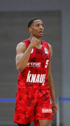 Germany, Bayreuth, Oberfrankenhalle, 22 12 2020, emspor, emonline, despor, deonline, medi bayreuth vs s Oliver Wuerzburg, Basketball, BBL picture v li cheering for Justin Sears s Oliver Wuerzburg Copyright: HMBxMedia xHeikoxBecker