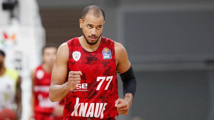 Germany, Bayreuth, Oberfrankenhalle, 22 12 2020, emspor, emonline, despor, deonline, medi bayreuth vs s Oliver Wuerzburg, basketball, BBL picture v li cheering at Alex King s Oliver Wuerzburg Copyright: HMBxMedia xHeikoxBecker