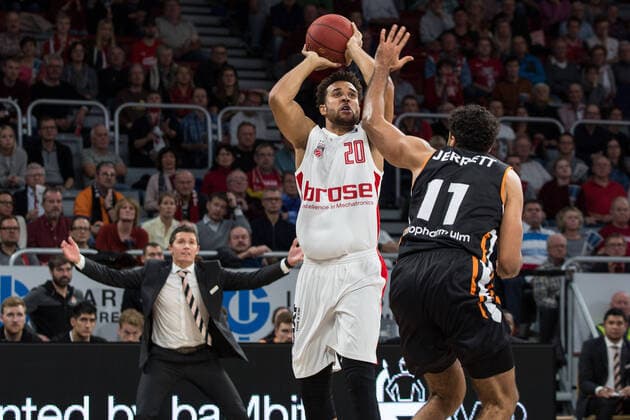 Bamberg, Germany 17 November 2019 BBL 19 20 Brose Bamberg vs Ratiopharm Ulm v li Elias Harris Bamberg and Grant Jerrett Ulm , action throw with ball BBL 19 20 Brose Bamberg vs Ratiopharm Ulm ksch