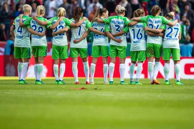 Cologne, Germany 19 May 2018 Final DFB Pokal Women 17 18 VfL Wolfsburg vs Bayern Muenchen The team of VFL Wolfsburg feature icon symbol photo characteristic detail cohesion Final DFB Pokal Women 17 18 VfL Wolfsburg vs Bayern Muenchen. mell