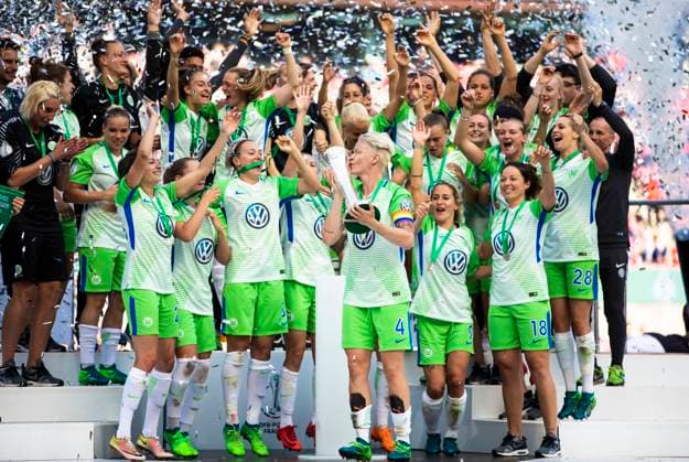 Koeln, Germany 19 May 2018 Final DFB Pokal Women 17 18 VfL Wolfsburg vs Bayern Muenchen The VFL Wolfsburg team cheers after winning the DFB Pokal jubilation joy emotion winner laughing smiling good mood grinning gesture gestures cup final DFB Pokal Women 17 18 VfL Wolfsburg vs Bayern Muenchen mell
