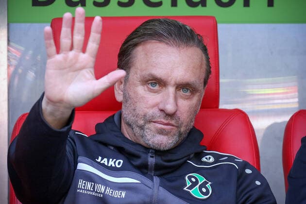 Duesseldorf, Germany 18 May 2019 1 BL 18 19 Fortuna Duesseldorf vs Hannover 96 coach Thomas Doll Hannover portrait face facial expression strong facial expression emotion gesture gesticulating laughing smiling good humoured grinning grinning DFL regulations prohibit any use of photographs as image sequences and or quasi video 1 BL 18 19 Fortuna Duesseldorf vs Hannover 96 swun