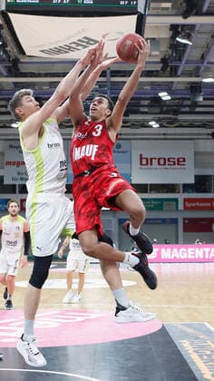 Germany, Bayreuth, Oberfrankenhalle, 22 12 2020, emspor, emonline, despor, deonline, medi bayreuth vs s Oliver Wuerzburg, Basketball, BBL picture f li Andreas Seiferth medi bayreuth and Tyson Ward s Oliver Wuerzburg Copyright: HMBxMedia xHeikoxBecker