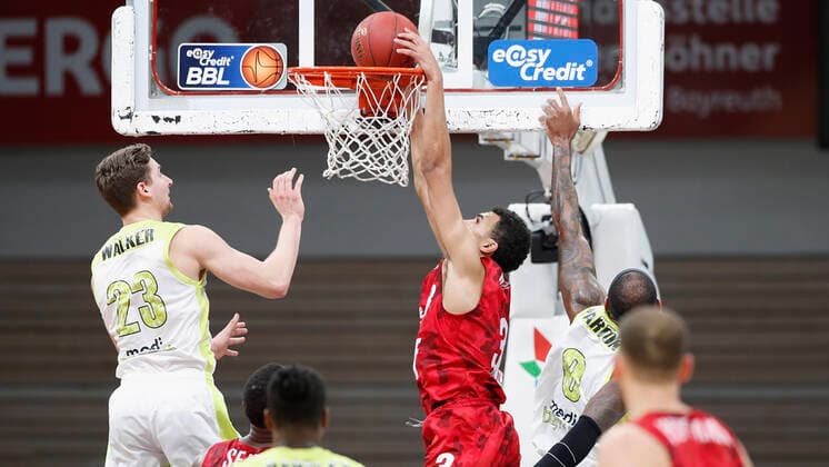 Germany, Bayreuth, Oberfrankenhalle, 22 12 2020, emspor, emonline, despor, deonline, medi bayreuth vs s Oliver Wuerzburg, Basketball, BBL picture from left David Walker medi bayreuth , Tyson Ward s Oliver Wuerzburg and Dererk Pardon medi bayreuth Copyright: HMBxMedia xHeikoxBecker