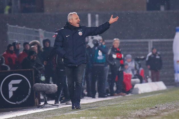 Grossaspach, Germany 20 March 2018 3 Liga 17 18 SG Sonnenhof Grossaspach vs 1 FC Hansa Rostock Coach Coach Pavel Dotchev Hansa Rostock gestures gestures action frame free 3 Liga 17 18 SG Sonnenhof Grossaspach vs 1 FC Hansa Rostock twel