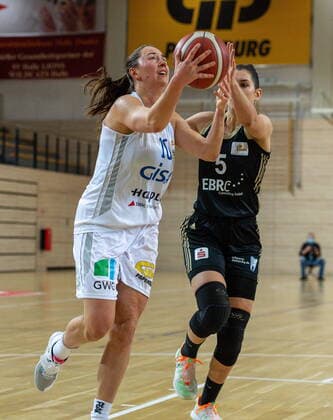Barbora Kasparkowa 10, GISA Lions SV Halle vs Tea Peric TK Hannover GISA Lions SV Halle vs TK Hannover Basketball 1 Bundesliga ERDGAS Sportarena Halle Saale 23 12 2020 Foto Holger John Sachsen Anhalt Germany